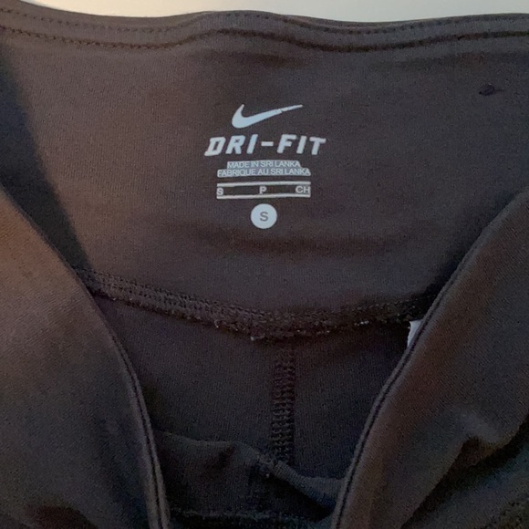 Women’s black Nike dry fit yoga pants - Picture 3 of 7
